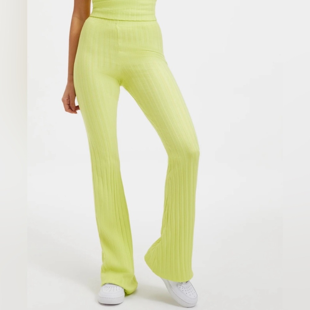 NWT! Good American 90s flared ribbed pants
